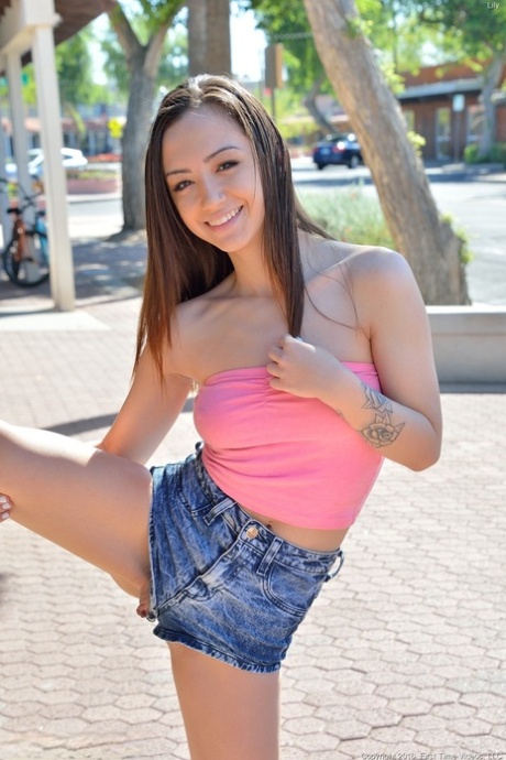 Pretty brunette doffs her shorts outside to exercise naked & spread pussy
