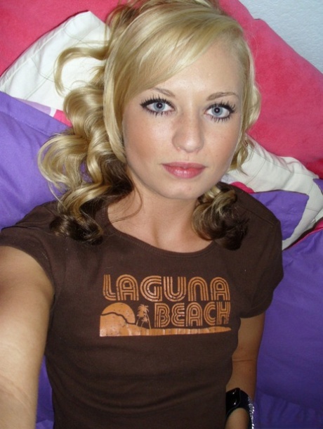 Dirty blonde amateur Tiny Tiff takes selfies of her moist pussy