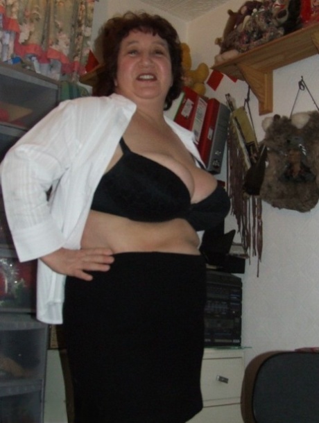 Granny Kinky Carol reveals her huge tits and phat ass in black lingerie