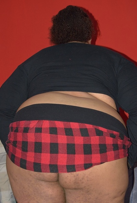 SSBBBW Curvybunnyb reaches around her fat belly to pet her vagina