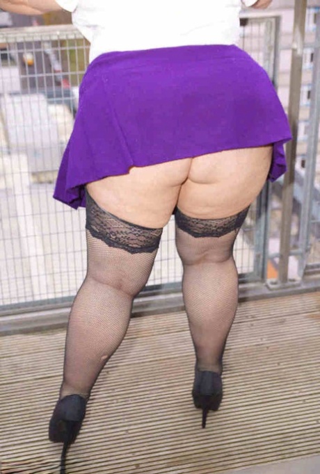 Older British BBW Lexie Cummings exposes her fat ass and twat on a balcony