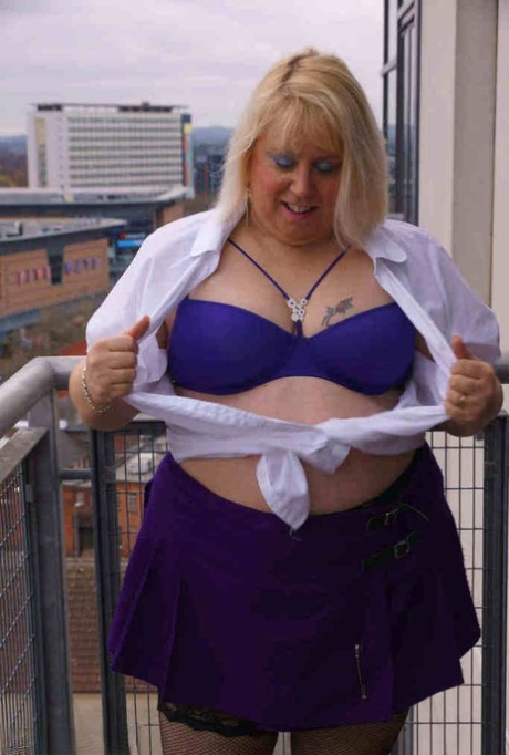 Older British BBW Lexie Cummings exposes her fat ass and twat on a balcony