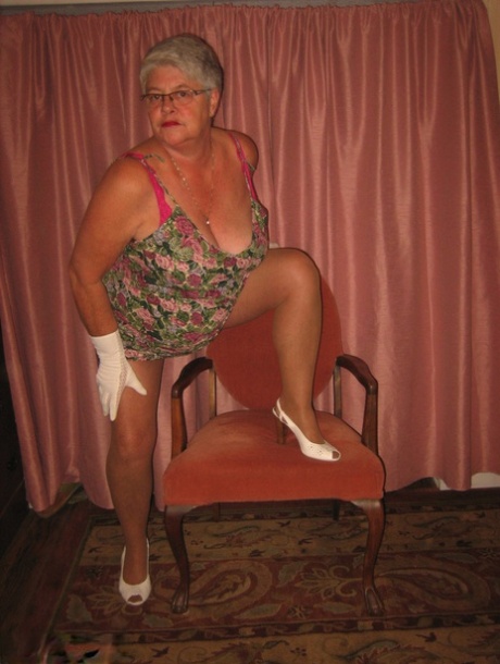 Old amateur Girdle Goddess strips completely naked in a confident manner