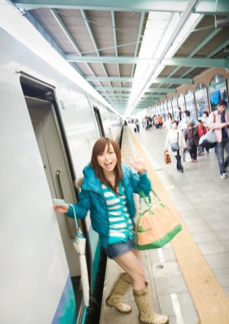 Beautiful teen with Japanese ancestry strikes great solo poses in the nude