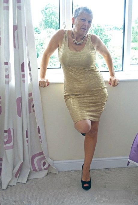 Hot granny Savana showcases her shaved pussy after a naughty striptease