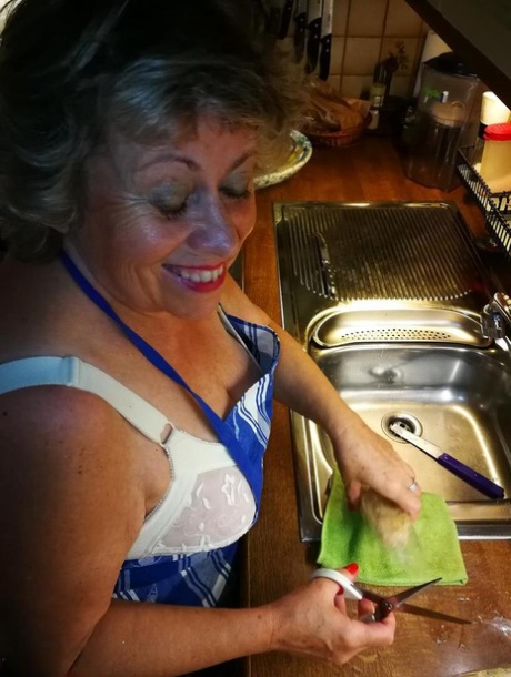 Old housewife Caro takes off her underwear in kitchen apron and stockings