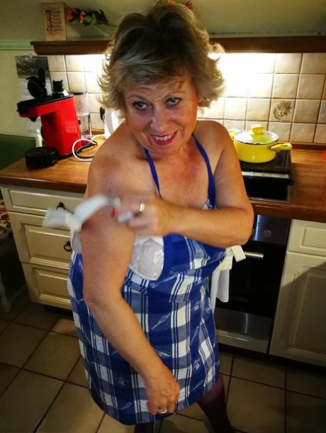 Old housewife Caro takes off her underwear in kitchen apron and stockings