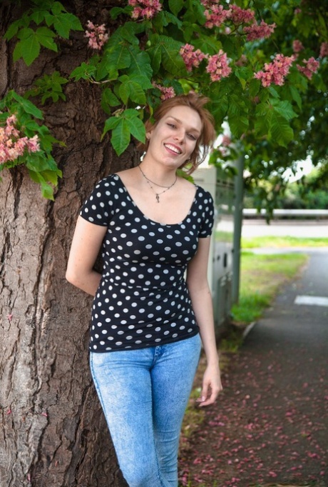Amateur model Ethel puts her full bush on display atop her bed