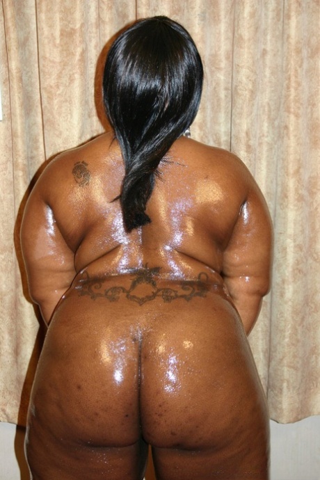 BBBW displays her greasy body before black on black sex acts