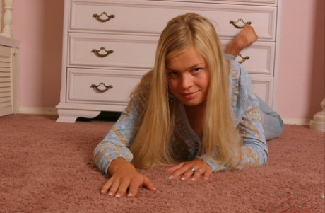 Blonde teen uncovers her natural tits before pulling down her ripped jeans