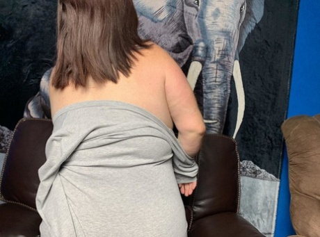 Obese amateur Sexy NE BBW shows her big ass after spreading her pussy