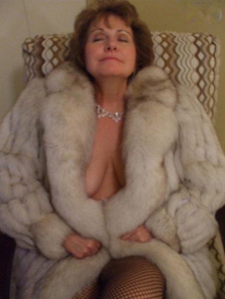 Older amateur Busty Bliss has sex with her younger lover upon a bed