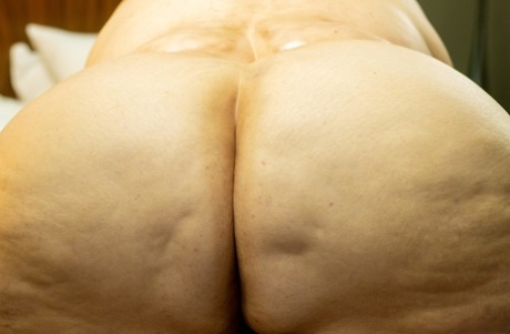 Obese older woman Ms Cheeky Clean puts her massive ass on display
