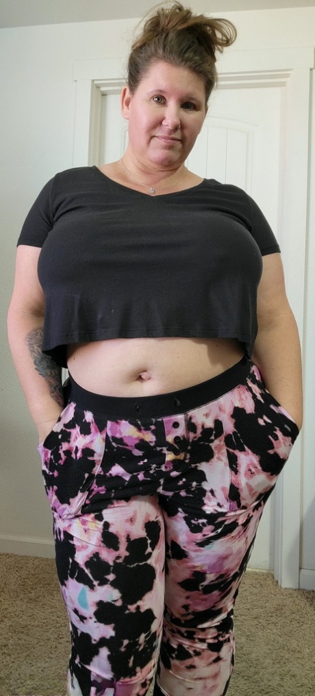 Fat amateur Busty Kris Ann strips completely naked on carpeted flooring