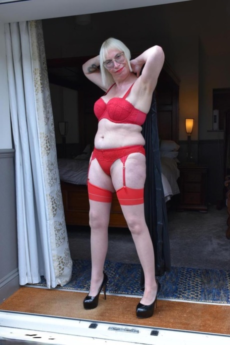 Mature blonde Barby Slut uncups her big boobs before toying her cunt