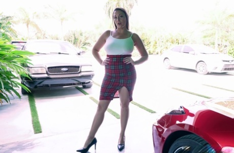 British woman Melanie Hicks has hardcore POV sex with her man friend