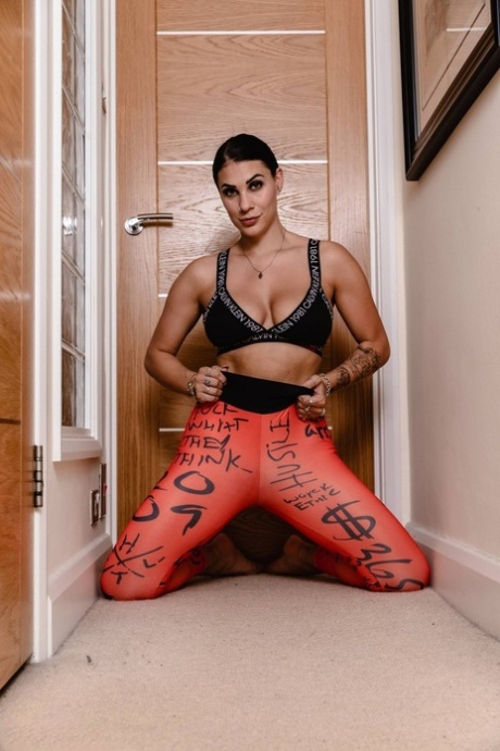 Hot UK brunette Roxy Mendez removes skintight pants while getting naked