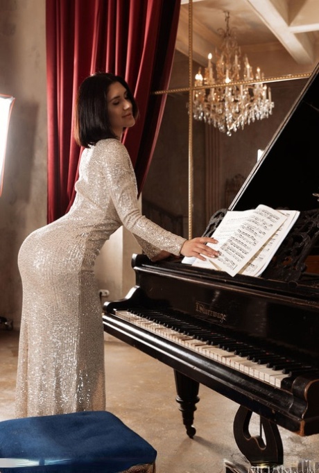 Young beauty Leo Ahsoka plays the piano before getting totally naked