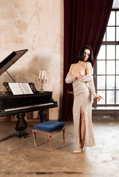 Young beauty Leo Ahsoka plays the piano before getting totally naked