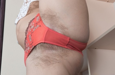 Amateur model Dea Ishtar proudly flaunts her beaver in high heeled shoes
