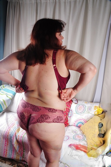 Rubee is demonstrating her truly stunning fat ass and saggy tits