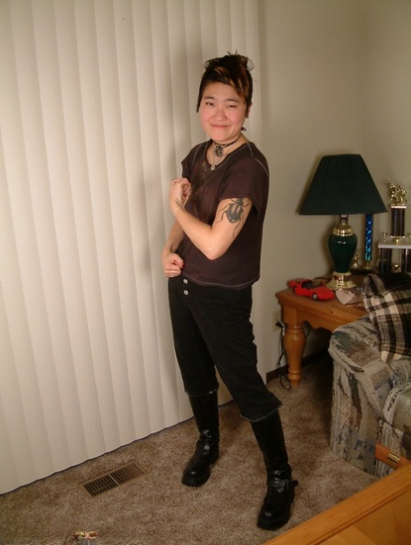 Amateur Asian chick Cady removes sexy boots and bares hairy cooter