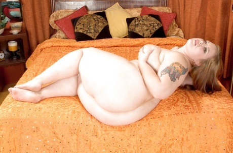 Overweight solo model Miss Isabelle unveiling monster boobs and belly roll