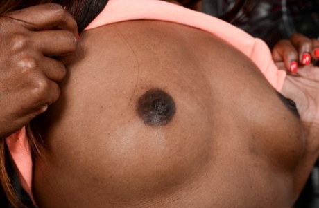 Amateur ebony babe Chanell Heart boasts of her breathtaking holes in a closeup