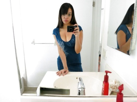 Bosomy ebony amateur Stacey Foxxx getting naked and picturing herself