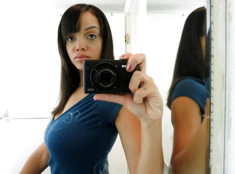 Bosomy ebony amateur Stacey Foxxx getting naked and picturing herself