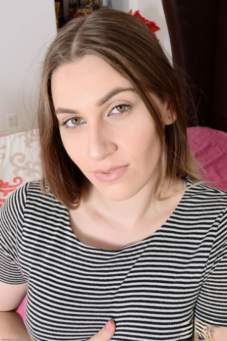 Charming Niki Snow removes her pink panties & displays her hairy crotch