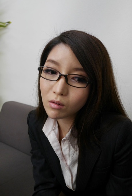 Asian school secretary Nanami Mizusaki having a threesome with naughty boys