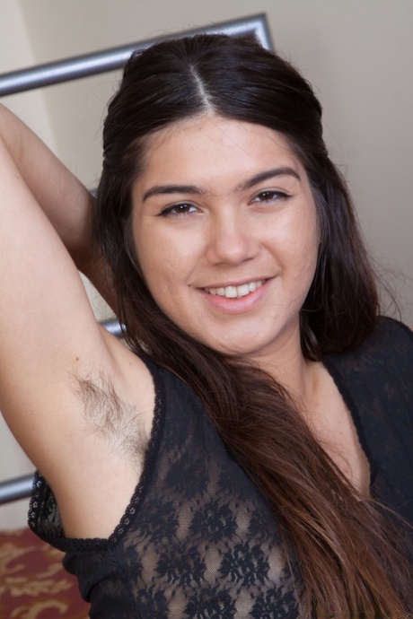 Young hottie Felix paints her toenails and showcases super furry vagina in bed