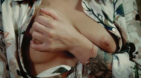 Viv Thomas featuring Nikita Bellucci, Noe Milk Hot XXX