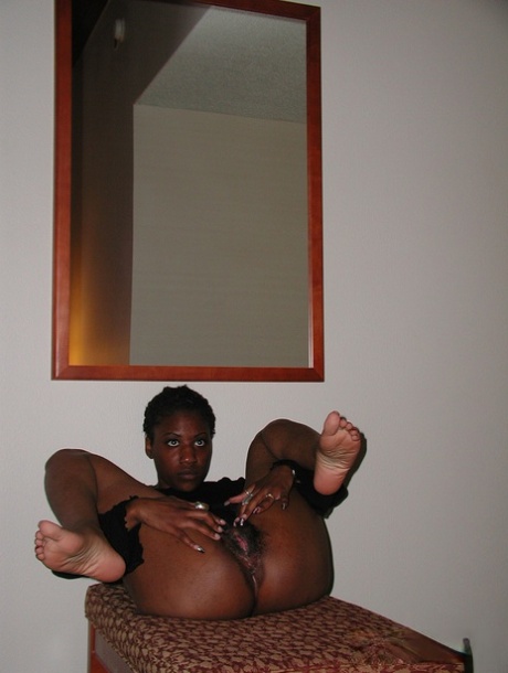 Amateur ebony babe Tammy shows her sexy curves and masturbates in a solo scene