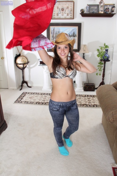Brunette honey with small tits Veronica Berry flaunts her feet and tasty cunt