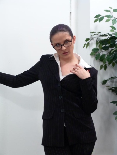 Working MILF Caroline Pierce enjoys hardcore office sex with a hung stud