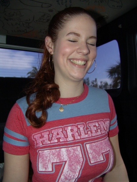 Amateur teen Ivy Wynn reveals her nice tits and big ass in a van