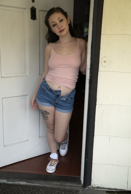 Natural teen Lenna Lux gets rid of her clothes at home & flaunts her sexy body