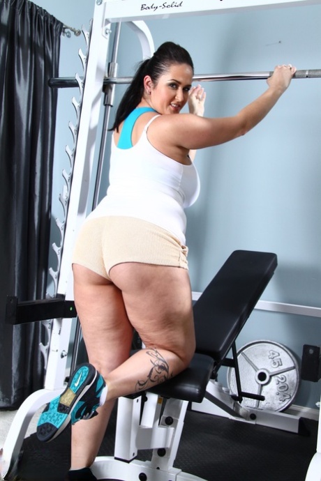 Chubby American MILF Carmella Bing unleashes her big boobs at the gym