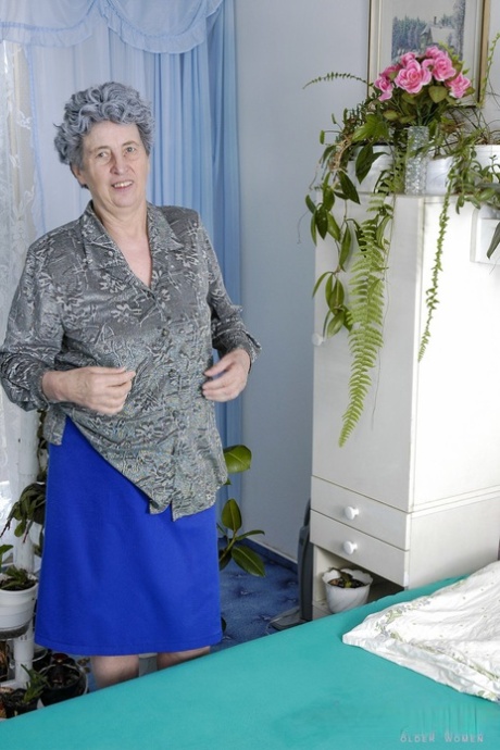 Chubby granny presents her natural tits and toys her hairy vagina with a vase