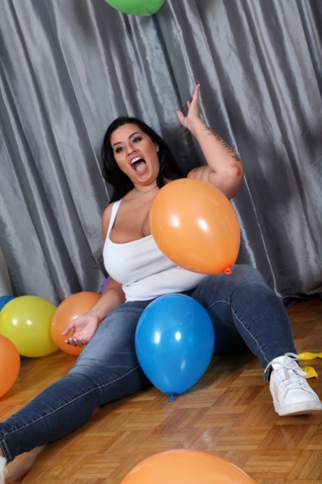 Fat MILF Sofia Rose unleashing her giant natural tits & showing her big booty