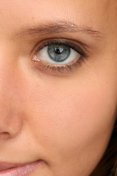 Blue-eyed teen Clover giving close-up views of her welcoming butterfly pussy