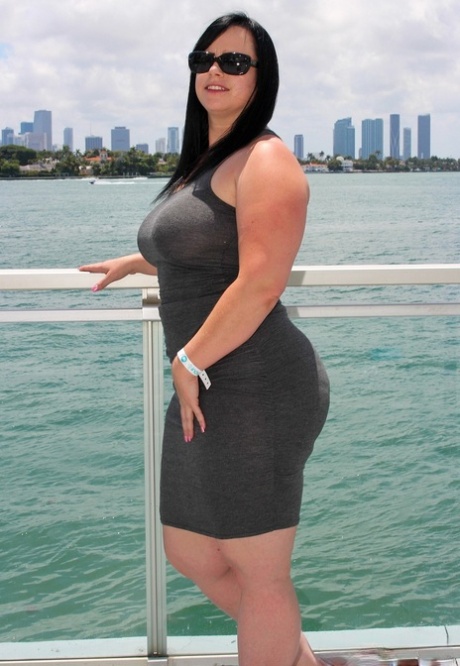 BBW bombshell Virgo Peridot bends over to show her extra-large booty outdoors