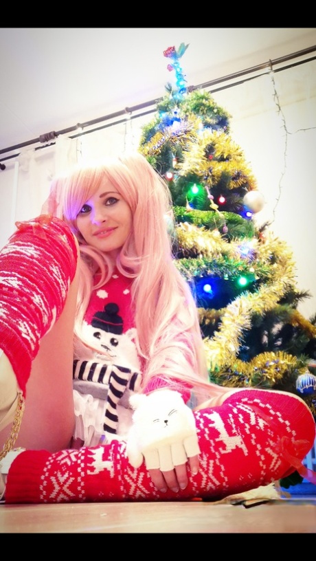 Cosplay babe Jeny Smith shows her pussy in an upskirt by the Christmas tree