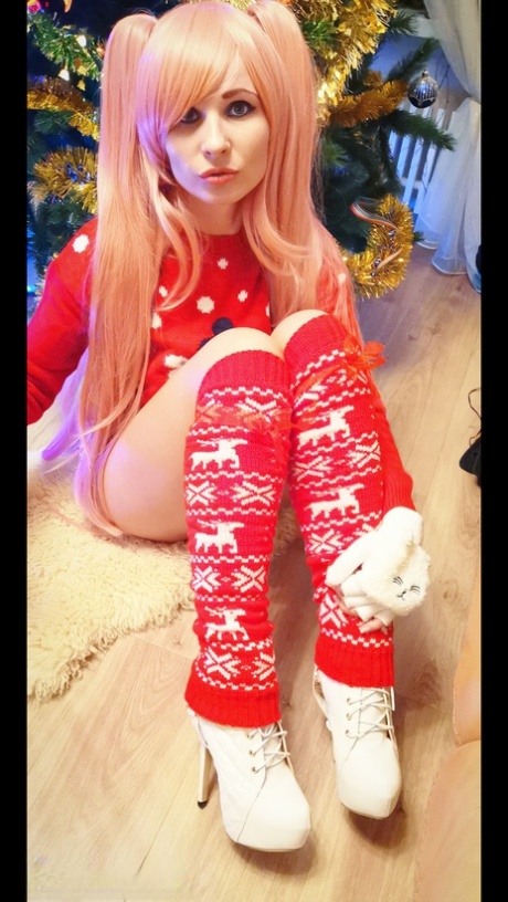 Cosplay babe Jeny Smith shows her pussy in an upskirt by the Christmas tree