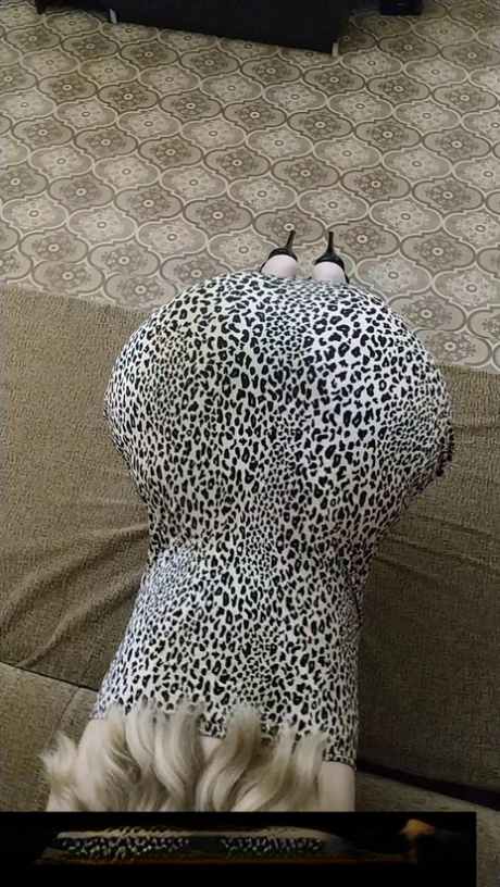 Curvy babe Snickers Baby shows off her big booty in a sexy dress