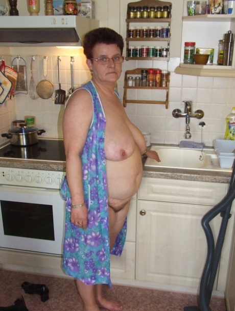 Old grandma Ingeborg exposes her fat body and sticks a vacuum pipe in her twat