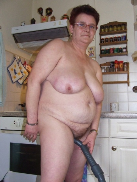 Old grandma Ingeborg exposes her fat body and sticks a vacuum pipe in her twat