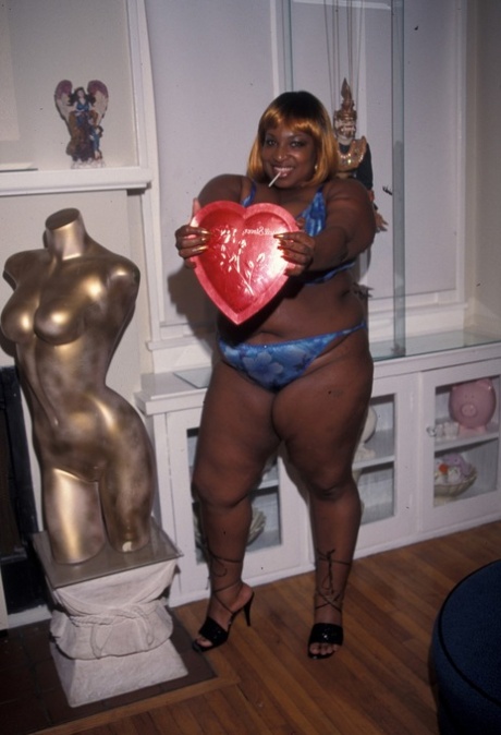 Chubby ebony slut Homer Newsome has an interracial 3some with white dudes